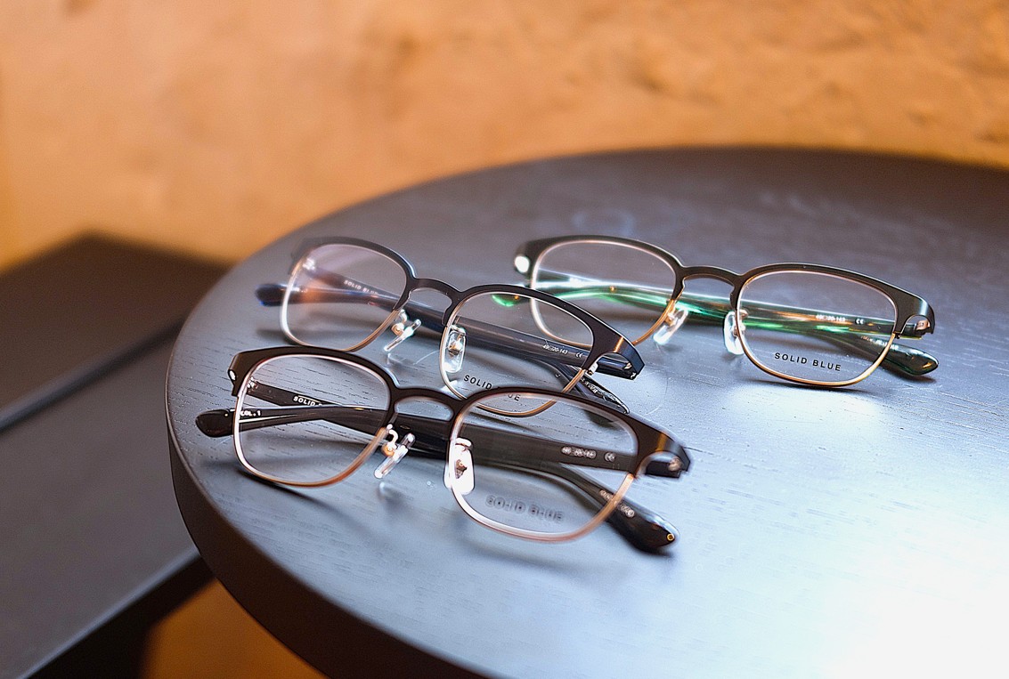 大人のスタイルを作るアイウェアブランド"SOLID BLUE（ソリッドブルー）"