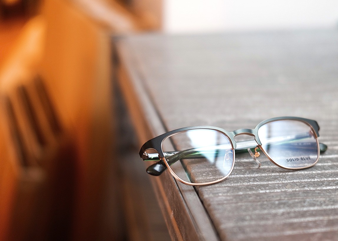 大人のスタイルを作るアイウェアブランド"SOLID BLUE（ソリッドブルー）"