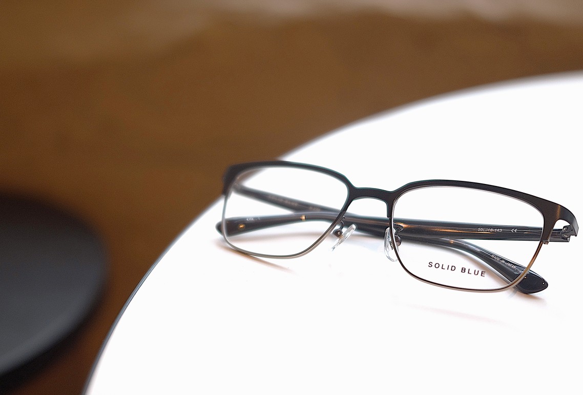 大人のスタイルを作るアイウェアブランド"SOLID BLUE（ソリッドブルー）"